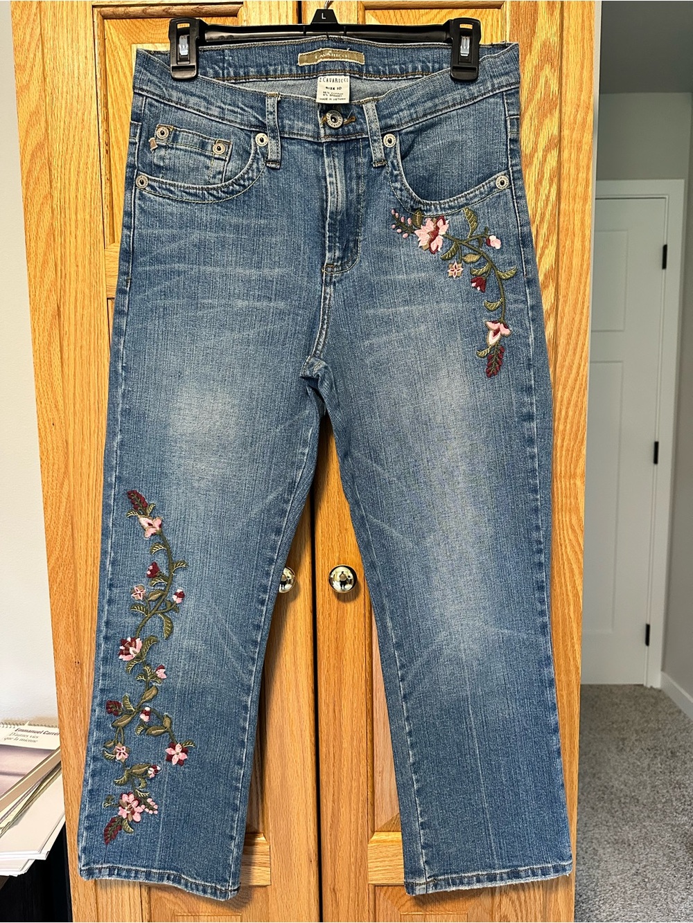 Z. Cavaricci Blue Embroidered Ankle Jeans size 10  mid rise.